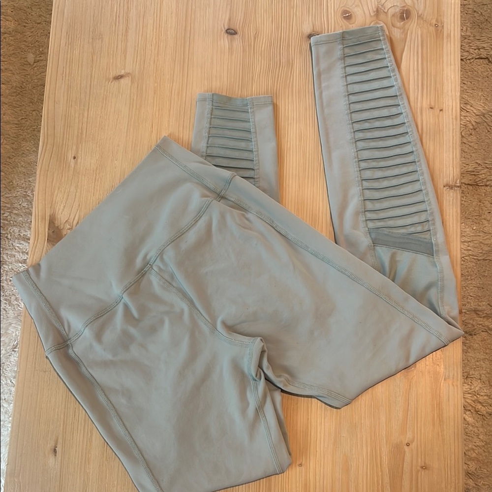 Women's alo moto Light Blue Leggings laurel - Picture 2 of 5